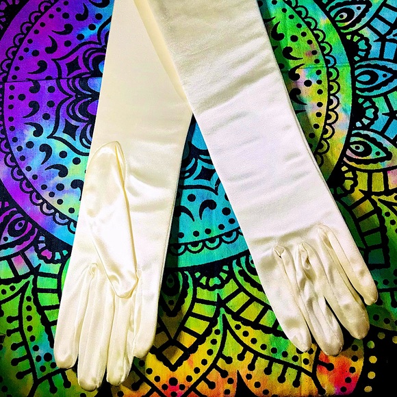 Accessories - Cream Vintage Satin Gloves